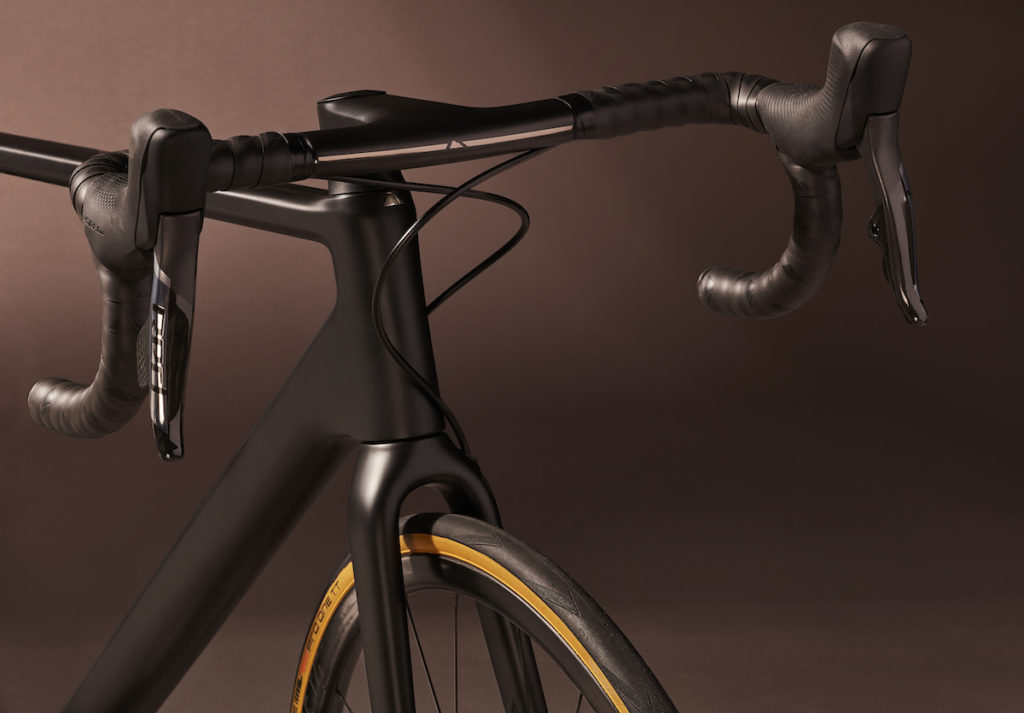 200213 ULT CF EVO 2417 CARBON TEXTURE 018 1024x713 1