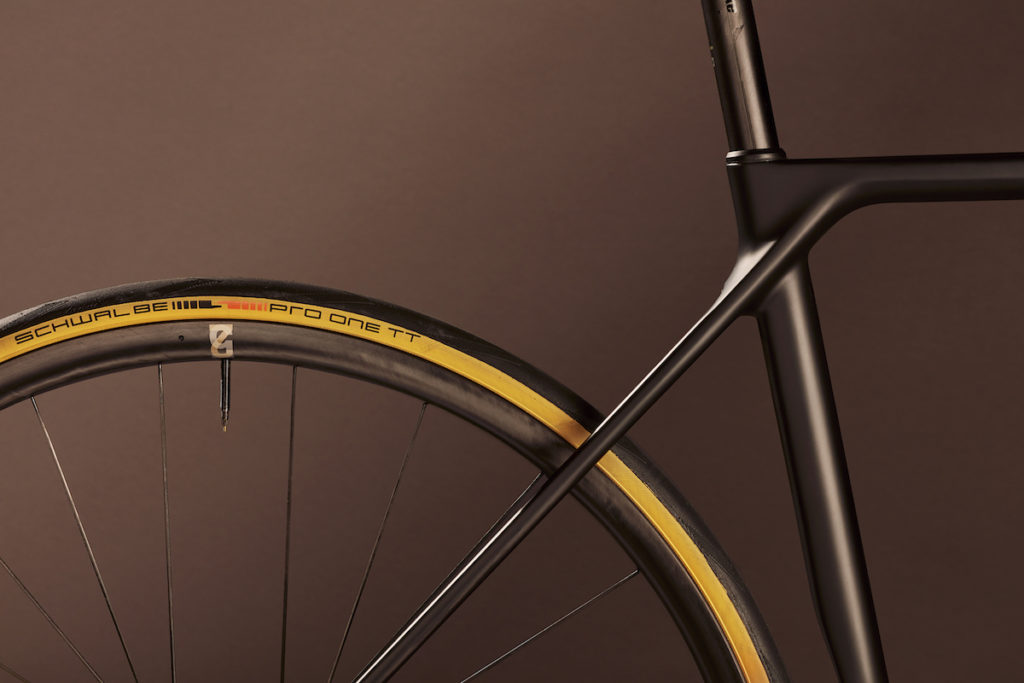 200213 ULT CF EVO 2417 skin wall tire 004 1024x683 1