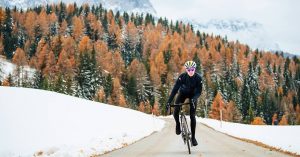 Uscire in bici con il freddo. 10 consigli per soffrire meno e allenarsi bene