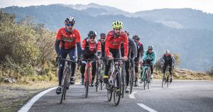 Uscire in bici in gruppo: 10 "regole" da seguire per divertirsi di più (e in sicurezza)