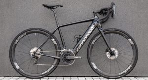 Cannondale Synapse Neo: E-Road Bike con motore Bosch e batteria integrata