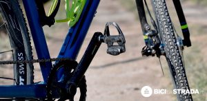 Pedali da strada su una bici Gravel? Si può fare, ma...