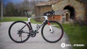 VIDEO - Scott Foil 10 Disc. La bici aero adatta a tutti