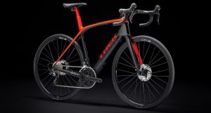 Nuova Trek Domane+ LT: carbonio OCLV 500 e Drive Unit Fazua rimovibile