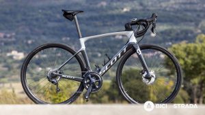 VIDEO TEST - Scott Foil 20 Disc 2019: aero sì, ma anche comoda e guidabile