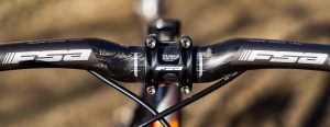 Manubrio FSA K-Wing AGX: carbonio UD nato per l'uso Gravel