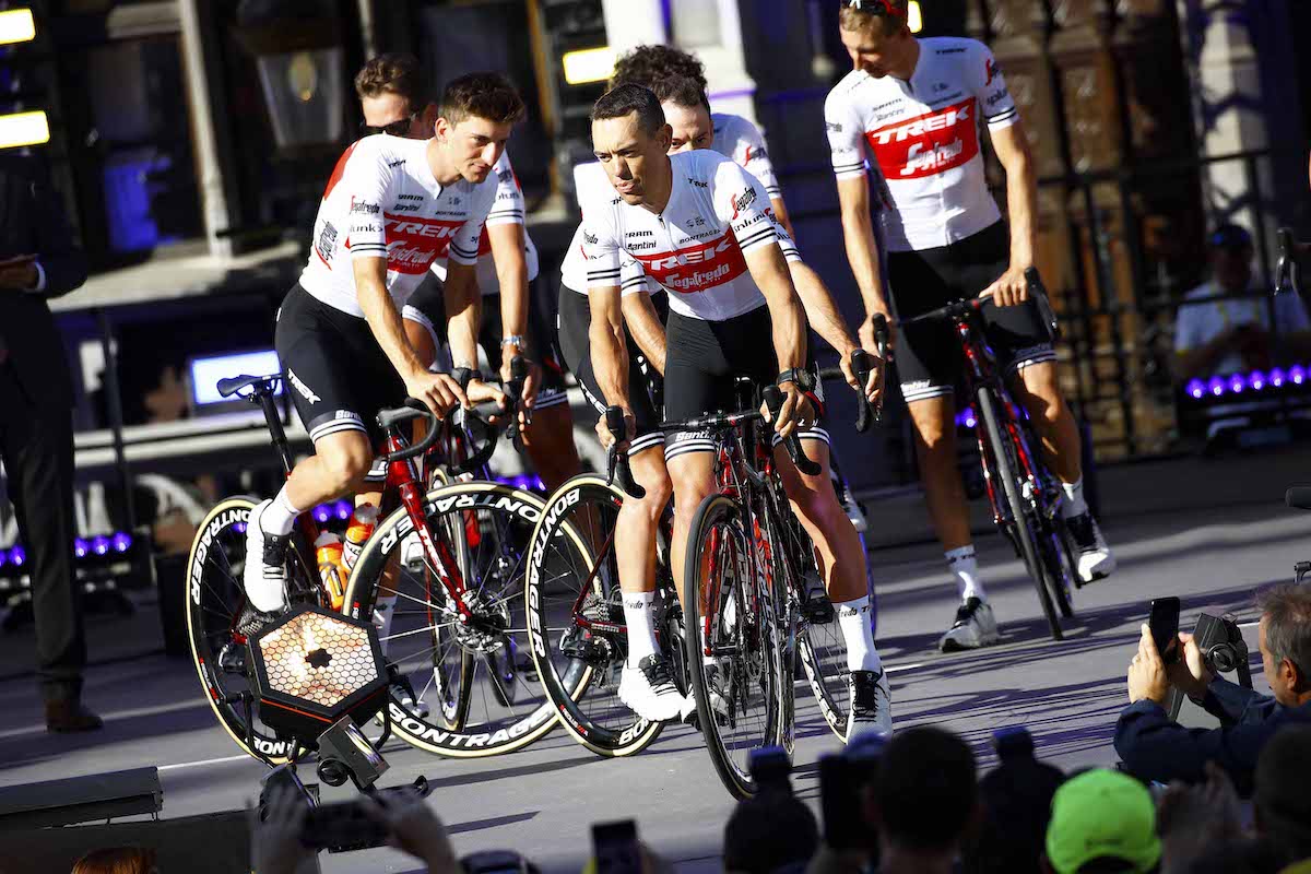 speciale maglia bianca per il Team Trek Segafredo