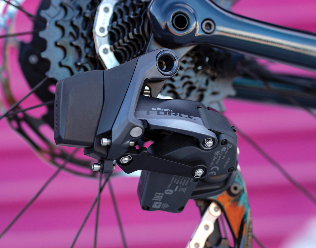Shimano Ultegra Di2 contro Sram Foce AXS