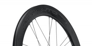 Nuove Campagnolo Bora WTO 60 Disc: altissimo profilo, assemblate a mano