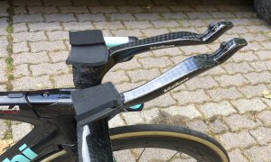 Superleggere e su misura. Ecco le speciali appendici usate da Roglic sul San Luca