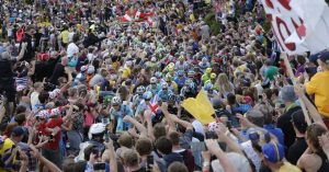 Quelle ali di folla, Nibali, il Tour, l'esibizionismo e il senso civico