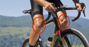 Dolore alle ginocchia in bici. Ecco da cosa può dipendere e come risolvere