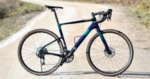 TEST - Cannondale Topstone carbon, sospensione Kingpin, ma anima race…