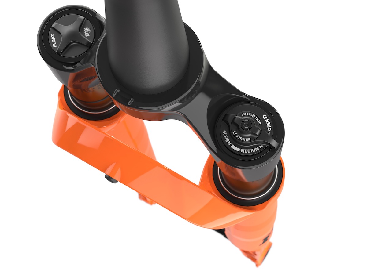 32TC 01 F FIT4 ORANGE D1 TOP 3QTR 2500x1878 0edd9c54 0d13 401e a0af b980085e4d16