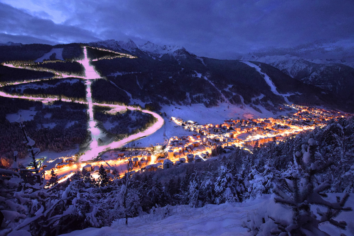 32 APRICA