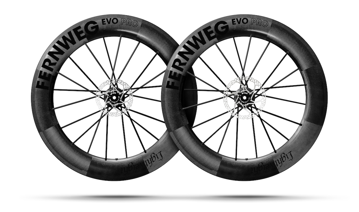 3 Fernweg EVO PRO Schwarz ED 85 set front white backround