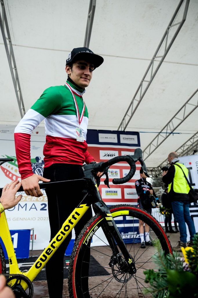 Agostinacchio con bici 683x1024 1