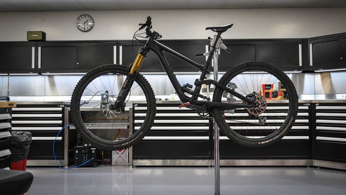 VIDEO - Specialized factory visit EP 2: dentro il Suspension Lab