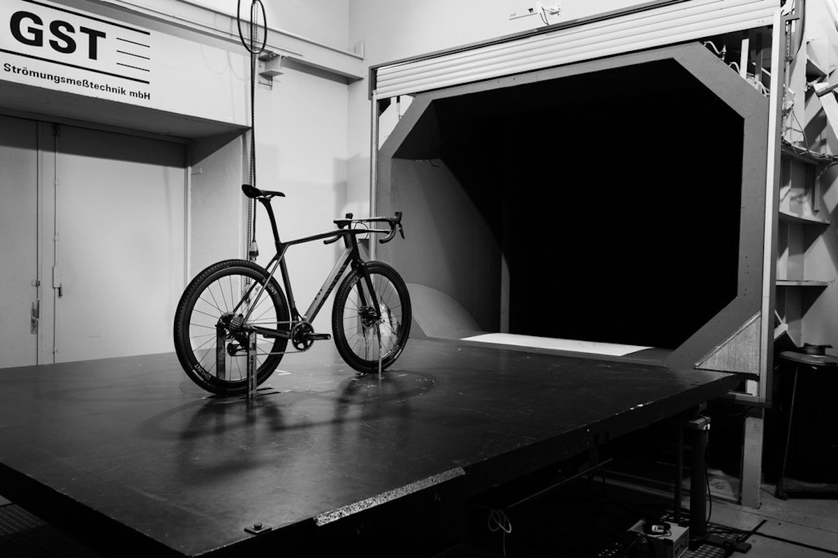 HUNT Windtunnel 42LimitlessGravelDisc2 3fe7120a bfca 439c a6e3 ed4426d000d2 1024x1024 1