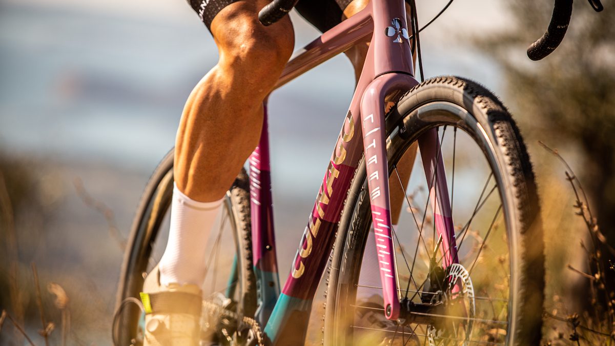 Colnago G3-X Purple Rain: l'esordio con Nathan Haas alla SBT GRVL