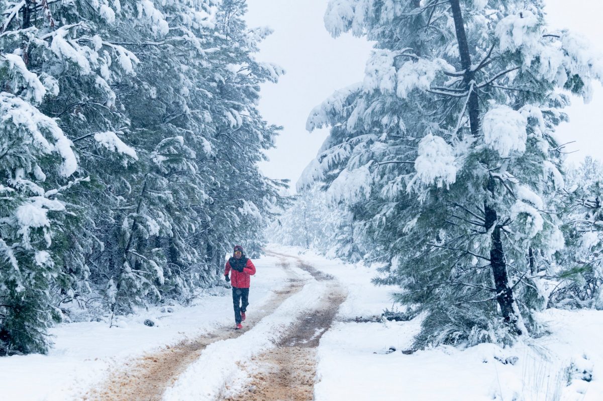 Running winter Craig Kolesky Red Bull Content Pool scaled e1638201353111