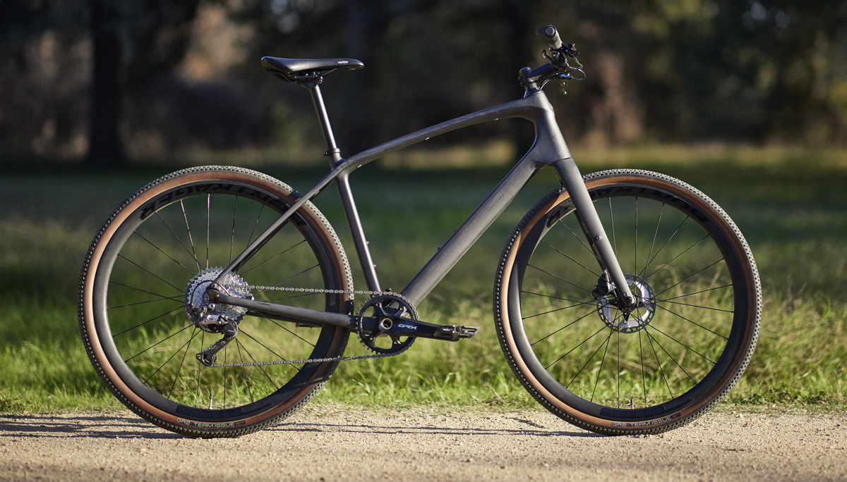 Nuova Trek FX Sport Carbon: fitness bike che strizza l'occhio al gravel