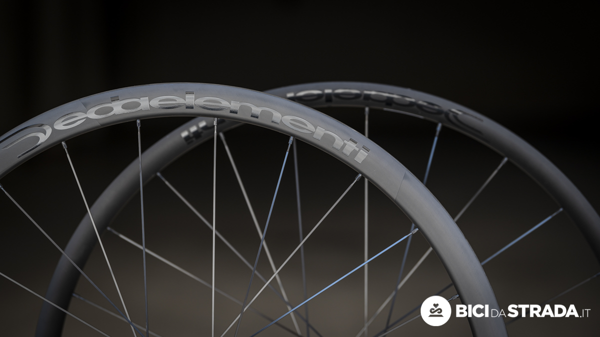 Deda Gera Carbon o Gera Alloy, ovvero ruote gravel in carbonio o alluminio?