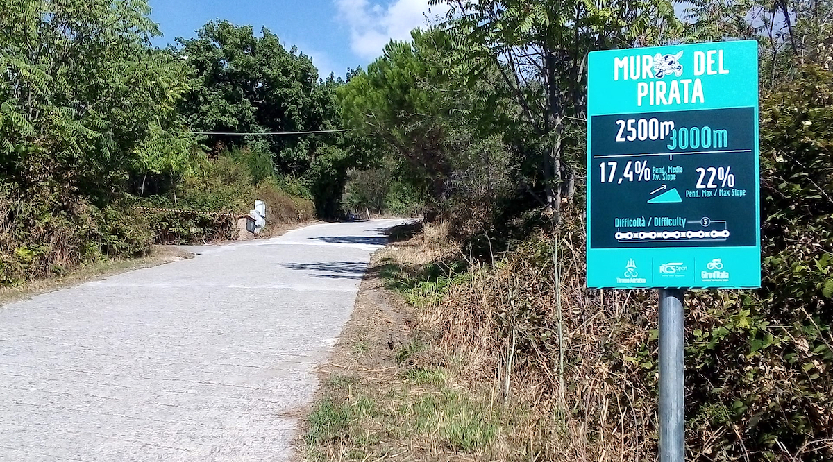 Inaugurato a Saturnia il Muro del Pirata. Lo affronta oggi la Tirreno