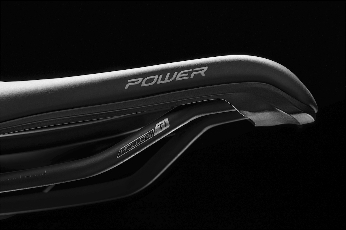 27123 860 SDDL POWER EXPERT MIRROR SADDLE BLK 143 HTI RAILS 0013 V2 1