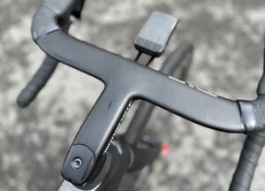 Pogačar al Tour con un nuovo manubrio: dettagli e misure