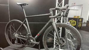 SWI Aequus: il nuovo telaio monoscocca presentato da Paolo Bettini a Eurobike