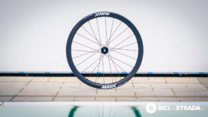 Nuove Mavic Cosmic S 42 Disc: ruota in carbonio sotto i 1.000 euro