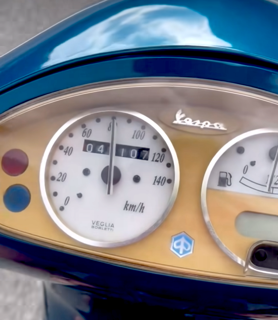 Pogačar si allena dietro motore a 80 km/h