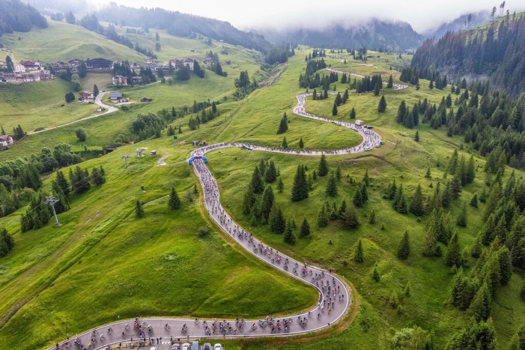 Il 9 ottobre si sono aperte le preiscrizioni per la Maratona Dles Dolomites 2025 che si svolgerà domenica 6 luglio