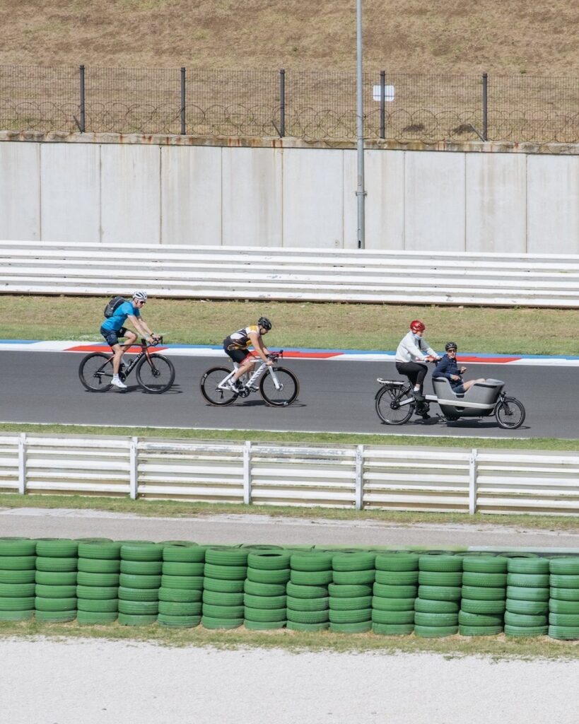 459315160 541896621520185 1530518719889804693 n