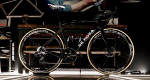 De Rosa 70 SuperBlack: è la nuova bici dei Pro', ma è anche in vendita...