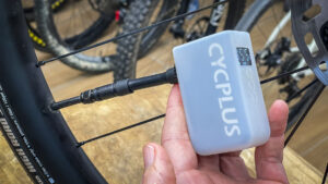 Come va la mini pompa elettrica Cycplus AS2 Pro