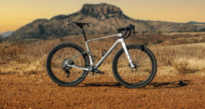 Nuova Mondraker Arid Carbon: è la prima gravel (non elettrica) del marchio spagnolo
