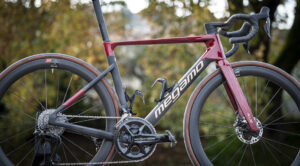 TEST - Megamo Pulse 01: che spettacolo quando si scatta sui pedali