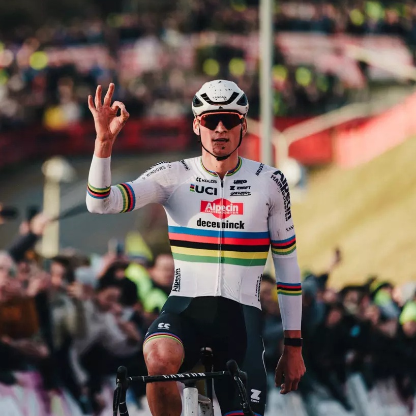 van der poel rushes away on penultimate lap copia