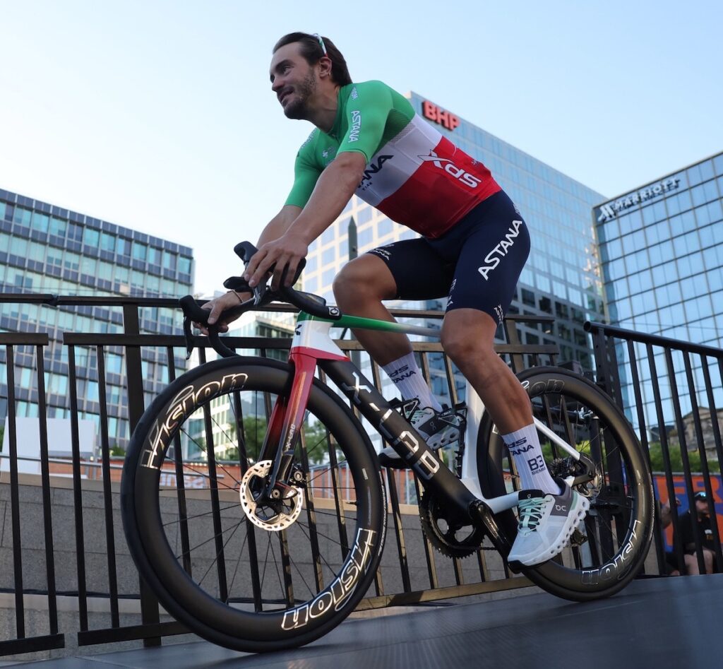 bici dei team World Tour 2025