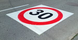 Velocità e sicurezza stradale:  i dati di Bologna Città 30 indicano la direzione...?