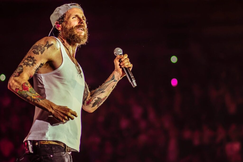 Jovanotti farà un concerto per soli ciclisti.