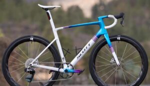 Scott Addict RC sub 5.9: pesa 5,8 kg compresa di pedali