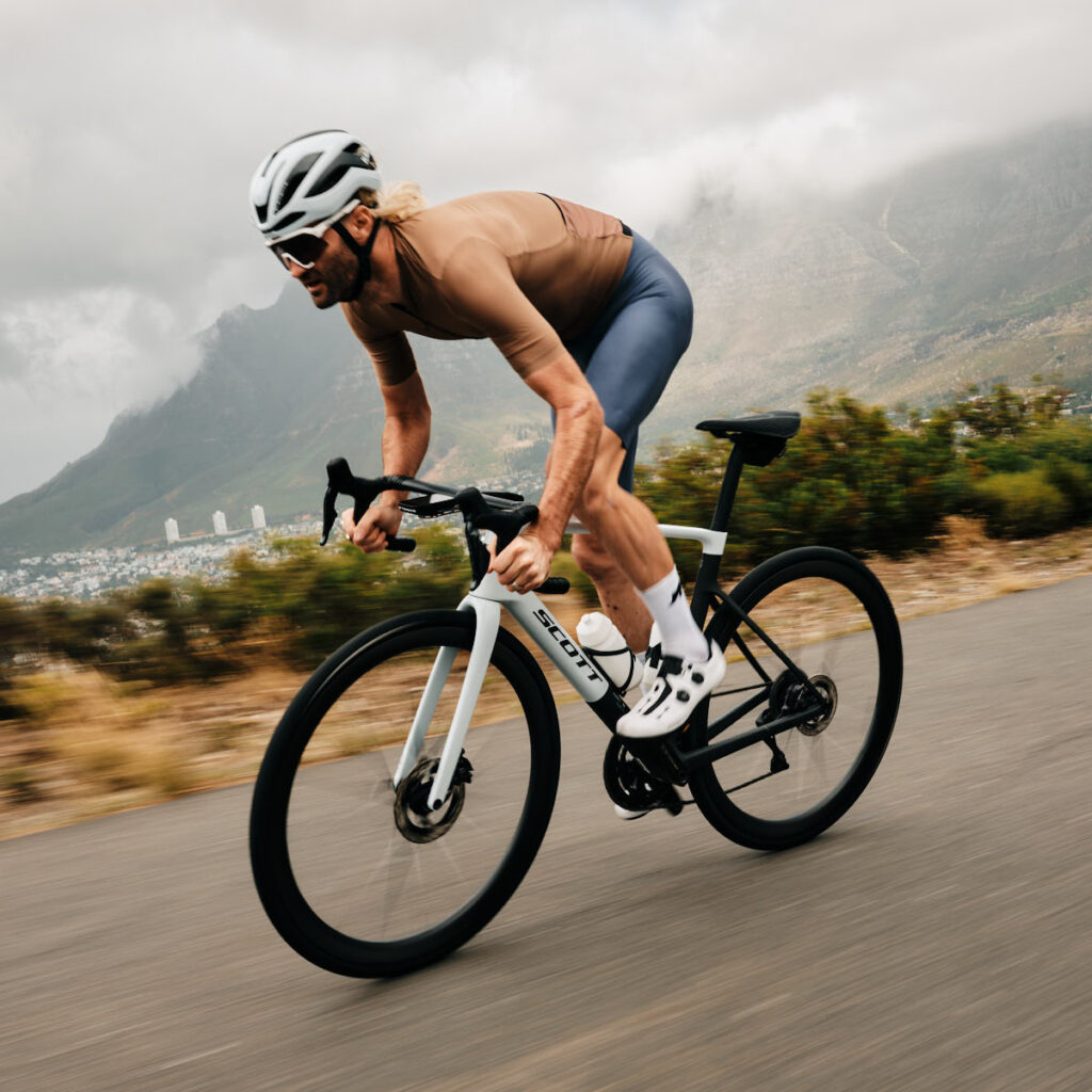 Assos Equipe R e Dyora R
