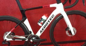 Conoscete le bici Aerotec? La D-2 con Dura-Ace è imbattibile