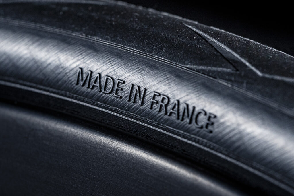 HUTCHINSON BLACKBIRD 7