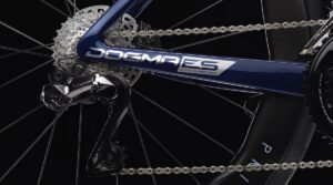 Pinarello Dogma F ES: al Giro Bernal e compagni tengono a battesimo la nuova linea