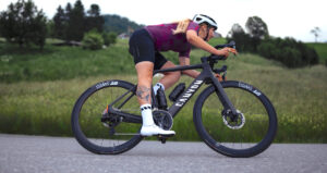 Nuova Canyon Endurace:ONfly, elettrica da strada da meno di 10 kg