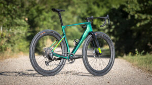 Nuova Wilier Rave SLR ID2: forme aero, ma passaggio ruota super abbondante